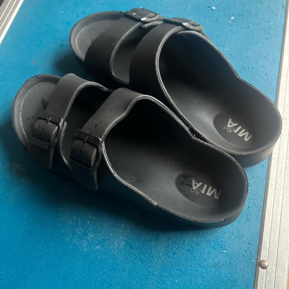 MIA Black Buckle Sandals - Picture 4 of 4